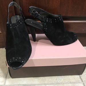 Peep toe heel shooties